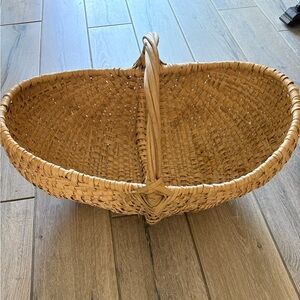 LARGE VINTAGE HAND WOVEN SPLIT OAK BUTT BASKET BABY Basket EXCELLENT CONDITION